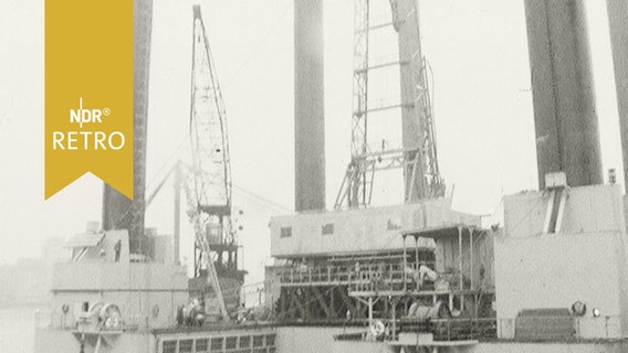 Bohrinsel "Transocean No. 1" vor dem Auslaufen aus dem Kieler Hafen (1964)  