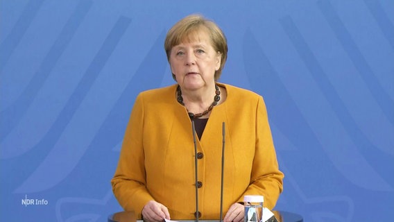 Bundes·kanzlerin Angela Merkel.  