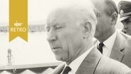 Niedersächsischer Innenminister Otto Bennemann bei einem Besuch in Brake an der Unterweser (1964)  
