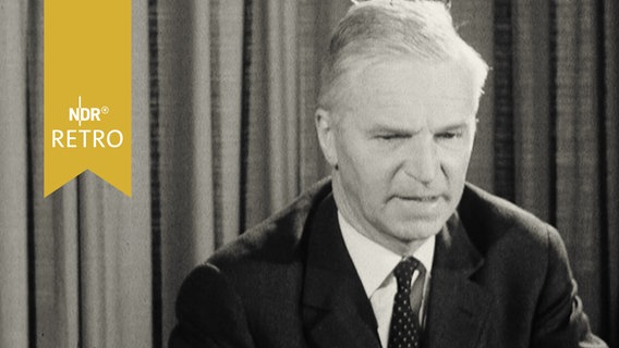 Bundesbahn-Ministerialdirektor Kurt Samtleben bei einer Sitzung 1964  
