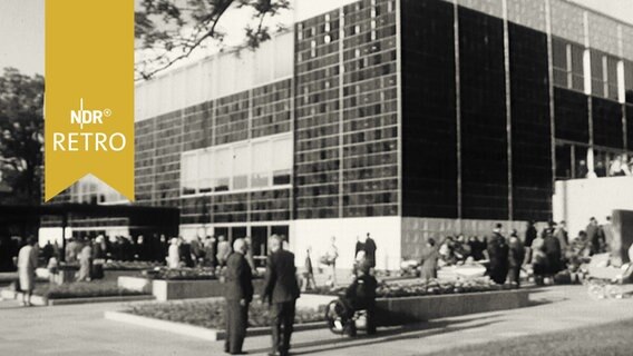 Stadthalle Göttingen bei ihrer Eröffnung 1964  