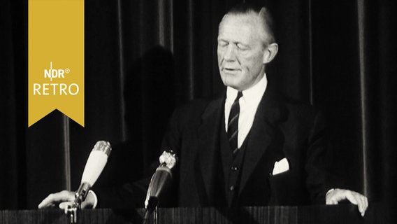 Unternehmer Alwin Münchmeyer bei einer Rede 1964  