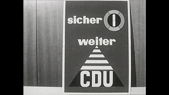 Wahlplakat mit der Aufschrift "Sicher weiter CDU"  