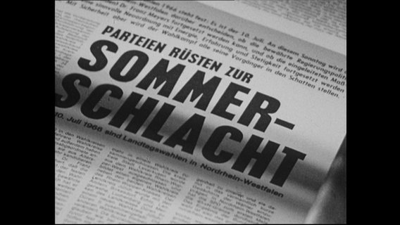 Eine Zeitung mit der Überschrift "Sommerschlacht" (Archivbild)  