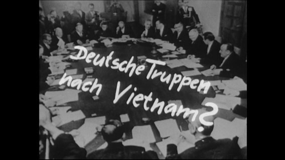 Eine Aufschrift mit den Worten "Deutsche Truppen nach Vietnam?"  