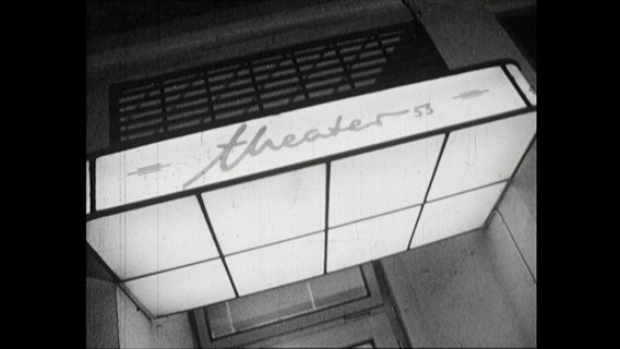 Schriftzug "Theater 53" auf einer Leuchtreklame über dem Eingang (1964)  