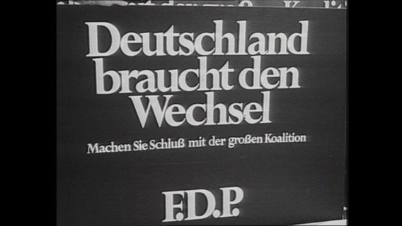 FDP-Plakat mit der Aufschrift "Deutschland braucht den Wechsel" (Archivbild)  