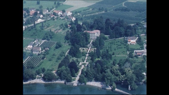 Eine Luftaufnahme eines weitläufigen Privatgrundstückes am Bodensee (Archivbild).  