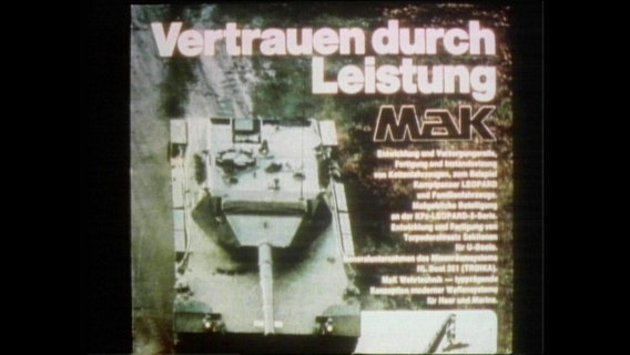 Waffenwerbung mit der Aufschrift "Vertrauen durch Leistung" (Archivbild)  