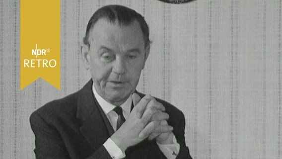 HHLA-Chef Ernst Plate bei einem Interview 1963  