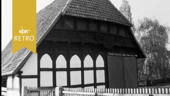 Historisches Bauernhaus mit Fachwerk in Niedersachsen (1963)  