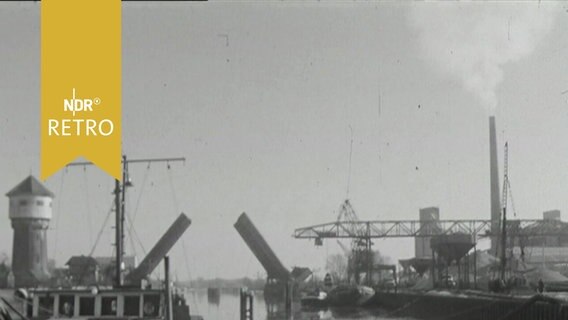 Blick in den Südhafen von Oldenburg 1964  
