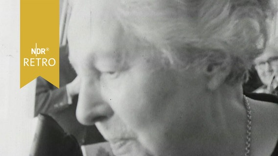 Die nationalsozialistische Dichterin Agnes Miegel im Porträt an ihrem 85. Geburtstag 1964  
