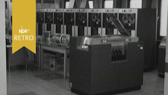 Eine Computeranlage im Statistischen Landesamt Hamburg 1963  