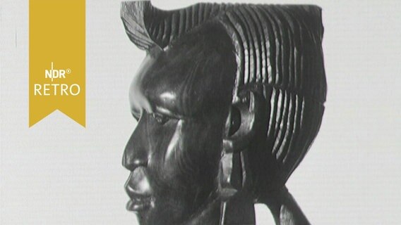 Büste eines Kopfes in einer Ausstellung mit Kunst aus afrikanischen Ländern in Osnabrück 1963  