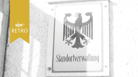 Schild "Standortverwaltung" mit Bundesadler (Bundeswehr, 1964)  