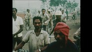 Indische Männer auf dem Weg zur Arbeit  