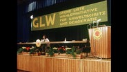 Bühne mit dem Banner "Grüne Liste Wählerinitiative für Umweltschutz und Demokratie"  