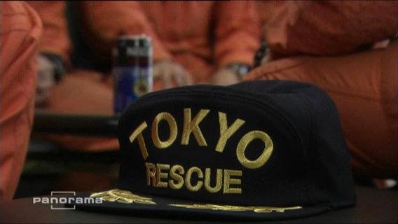 Eine Kappe mit der Aufschrift "Tokyo Rescue"  