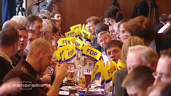 FDP-Parteimitglieder beim politischen Aschermittwoch 2009  