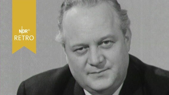 Bernhard Leverenz, Justizminister von Schleswig-Holstein, bei einer Fernsehansprache 1963  