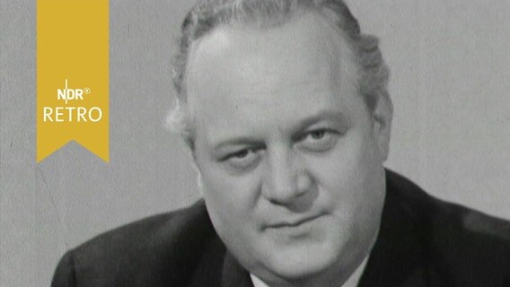 Bundeswirtschaftsminister Kurt Schmücker bei einer TV-Ansprache 1963  