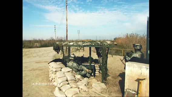 US-Soldaten an einer Straßensperre im Irak  