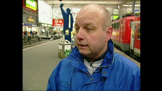 Manager Ulrich Kersting in seinem Ehrenamt bei der Bahnhofsmission  