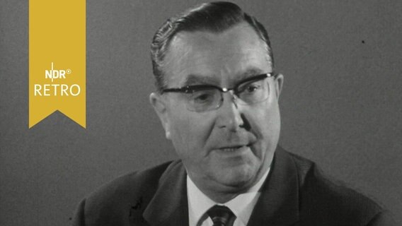 Niedersachsens Wirtschaftsminister Jan Eilers 1964 im TV-Interview  