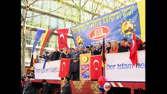 Demonstration der Türkisch-Islamischen Union in Köln 2004  