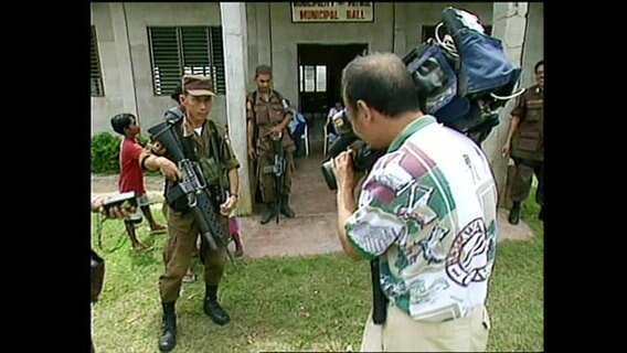 Journalisten filmen Geiselnehmer  