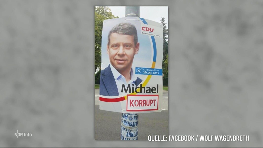 Eines der beschädigten Wahlplakate der CDU. 