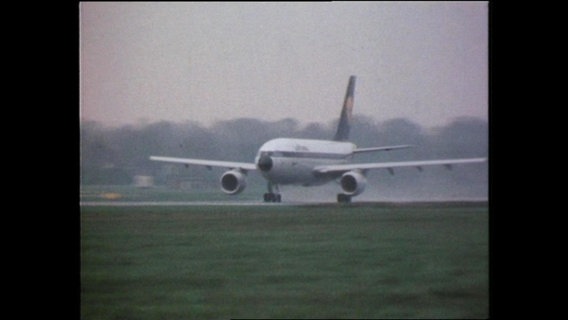 Ein Flugzeug der Lufthansa  