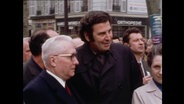 Theodorakis auf einer Demo in Paris  