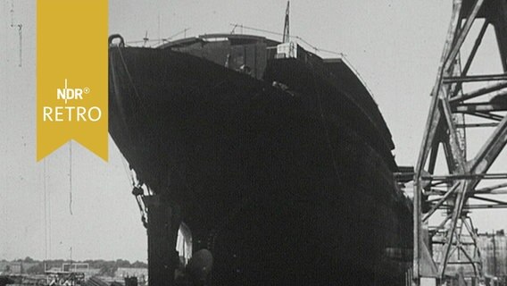 Atomschiff "Otto Hahn" im Trockendock der Howaldtswerke in Kiel (1964) © NDR 