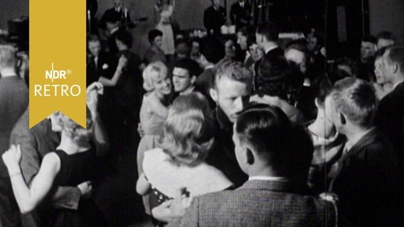 Tanzende Paar beim Tanztee (1960)  