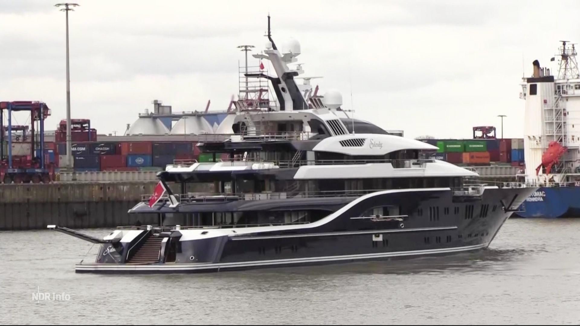 Luxusjacht „Solandge“ hat Hamburger Hafen verlassen