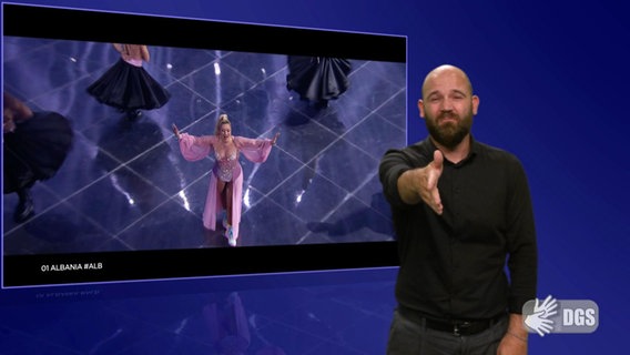 Gebärdensprachdolmetscher Thorsten Rose übersetzt den Eurovision Song Contest © Screenshot 