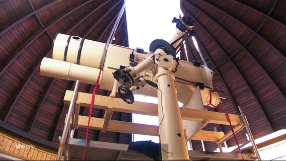 Historisches Teleskop in der Kuppel der Sternwarte Greifswald. © Screenshot 