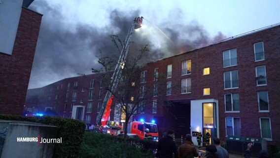 Das Feuer in dem Mehrfamilienhaus in Horn © Screenshot 