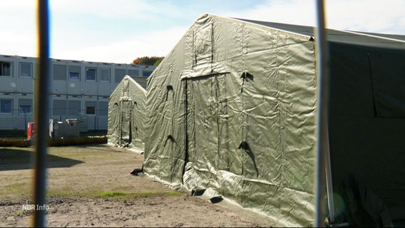 Unterbringung von Geflüchteten findet in Deutschland teilweise in Zelten statt © Screenshot 