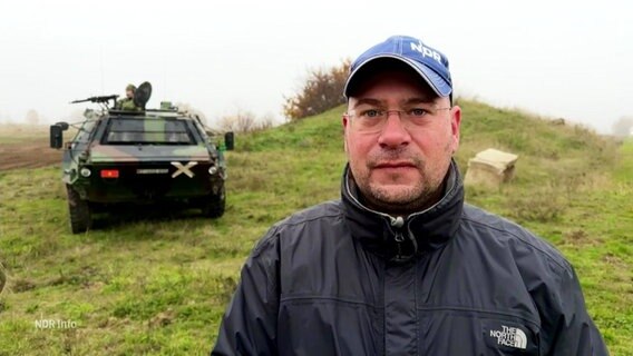 Der NDR-Reporter Christoph Kümmritz berichtet aus Polen. © Screenshot 