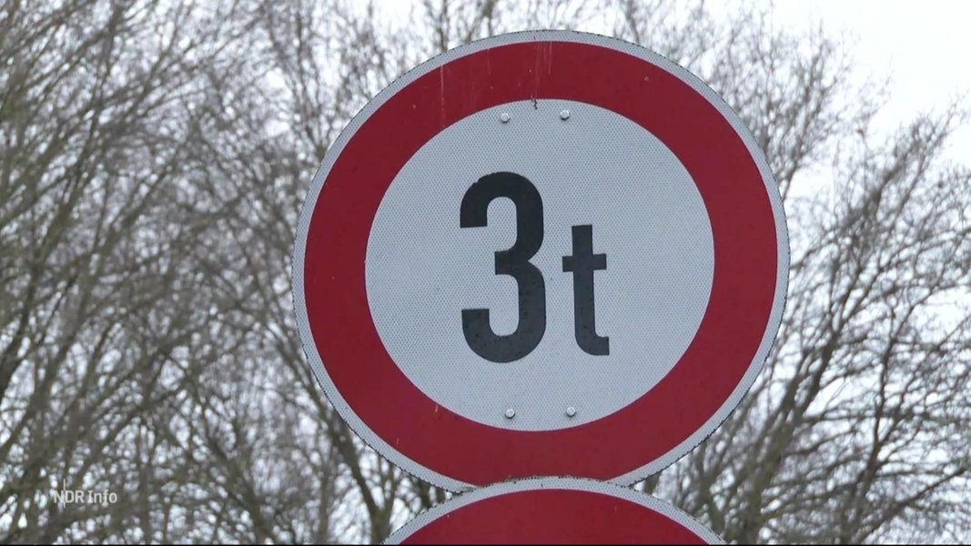 Ein Straßenschild weist auf eine Belastungsgrenze von 3 Tonnen hin