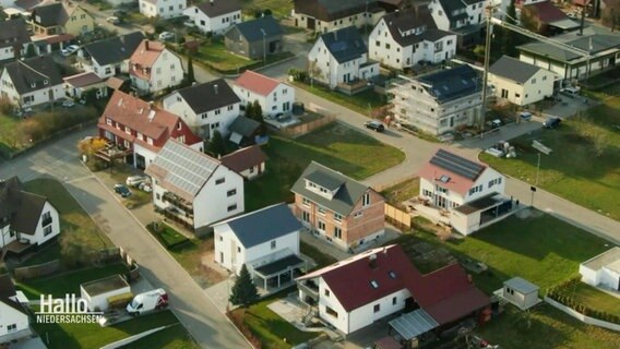 Häuser aus der Luft betrachtet. © Screenshot 