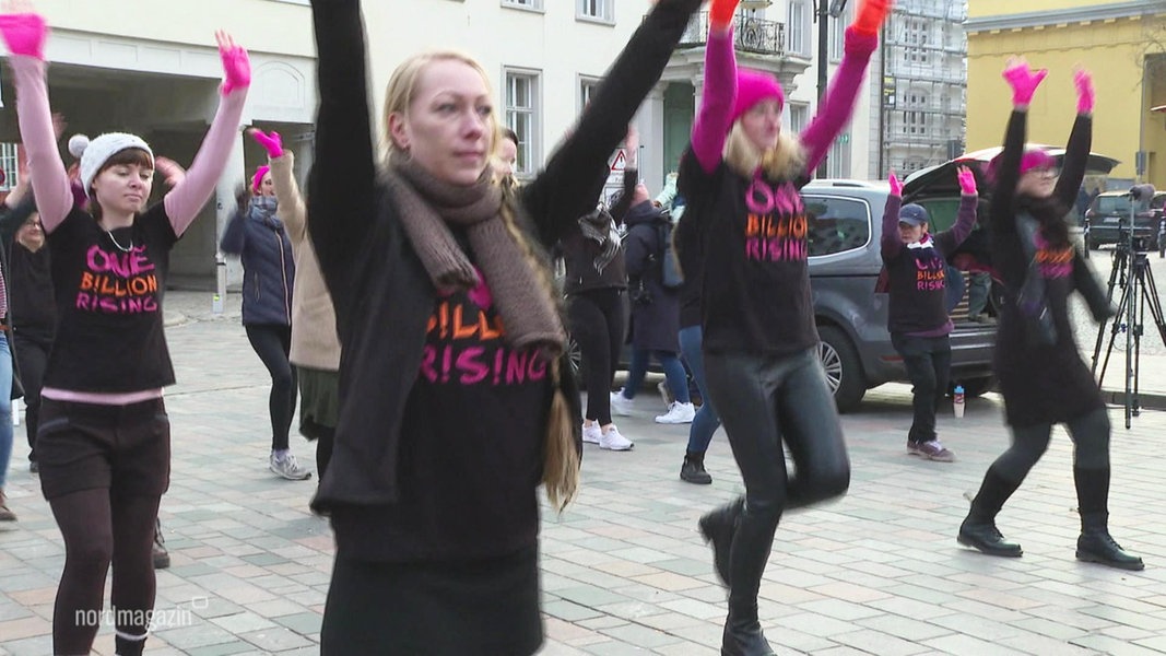 Gegen Gewalt An Frauen: "One Billion Rising" In MV | NDR.de - Fernsehen ...