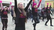 Teilnehmerinnen der Tanzinitiative "One Billion Rising" in MV. © Screenshot 