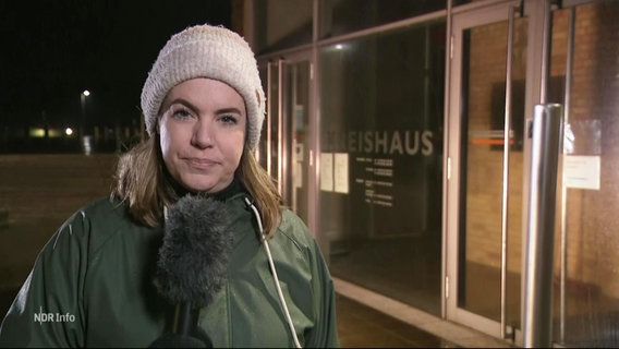 Reporterin Isabell Seifert berichtet aus Grevesmühlen. © Screenshot 