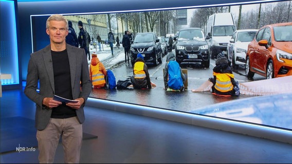 Moderator Thorsten Schröder im Studio © Screenshot 