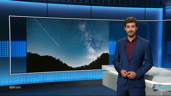 Daniel Anibal Bröcherhoff moderiert NDR Info am 28.04.2023 um 21:45 Uhr. © Screenshot 