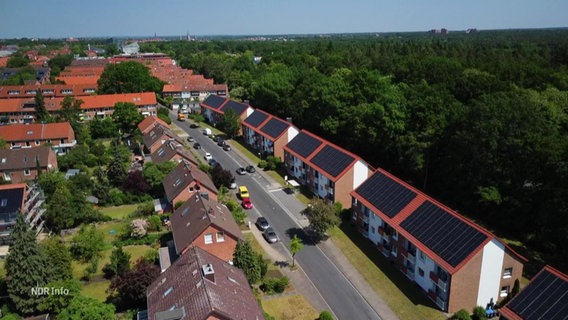 Ein Wohngebiet in Lüneburg aus der Luft betrachtet. © Screenshot 